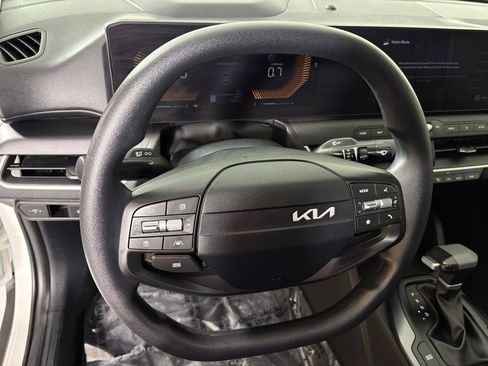 New 2025 Kia K4 LXS image 19