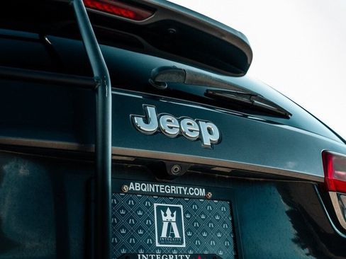 Used 2014 Jeep Grand Cherokee Overland w/ Advanced Technology Group AWD/4WD image 18