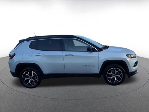Used 2025 Jeep Compass Limited image 16