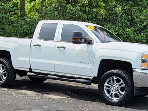 Used 2019 Chevrolet Silverado 2500 W/T AWD/4WD image 2
