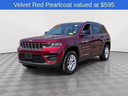 Used 2025 Jeep Grand Cherokee Laredo X w/ Luxury Tech Group I AWD/4WD image 3