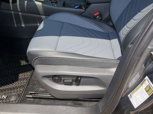 New 2026 Volkswagen Tiguan SE FWD image 14