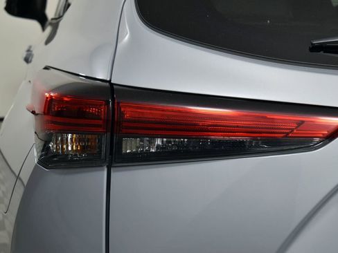 Used 2023 Toyota Highlander Bronze Edition image 21