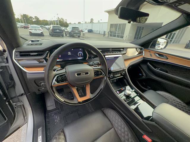Used 2023 Jeep Grand Cherokee L Summit AWD/4WD image 13