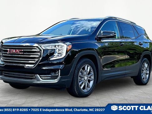 Used 2023 GMC Terrain SLT w/ LPO, Floor Liner Package FWD image 3