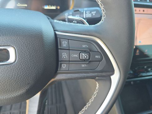 Used 2025 Jeep Grand Cherokee L Limited w/ Luxury Tech Group II image 23