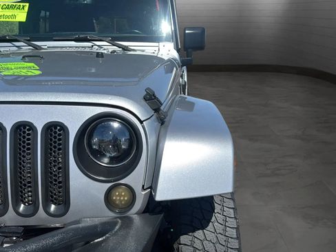 Used 2014 Jeep Wrangler Unlimited Sahara w/ Connectivity Group AWD/4WD image 28