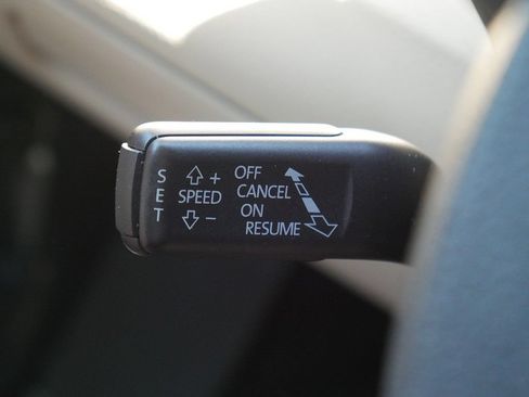 Used 2013 Volkswagen CC Lux FWD image 34