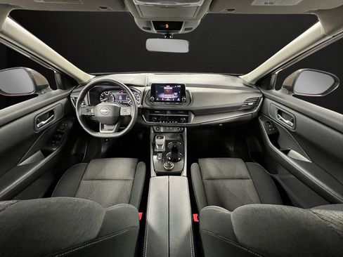 Used 2025 Nissan Rogue SV image 17