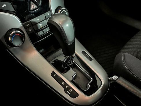 Used 2015 Chevrolet Cruze LT image 25