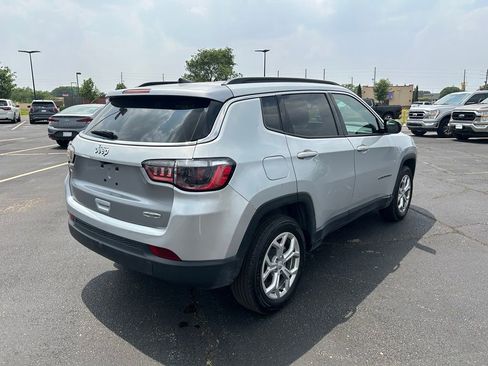 Used 2024 Jeep Compass Latitude AWD/4WD image 9