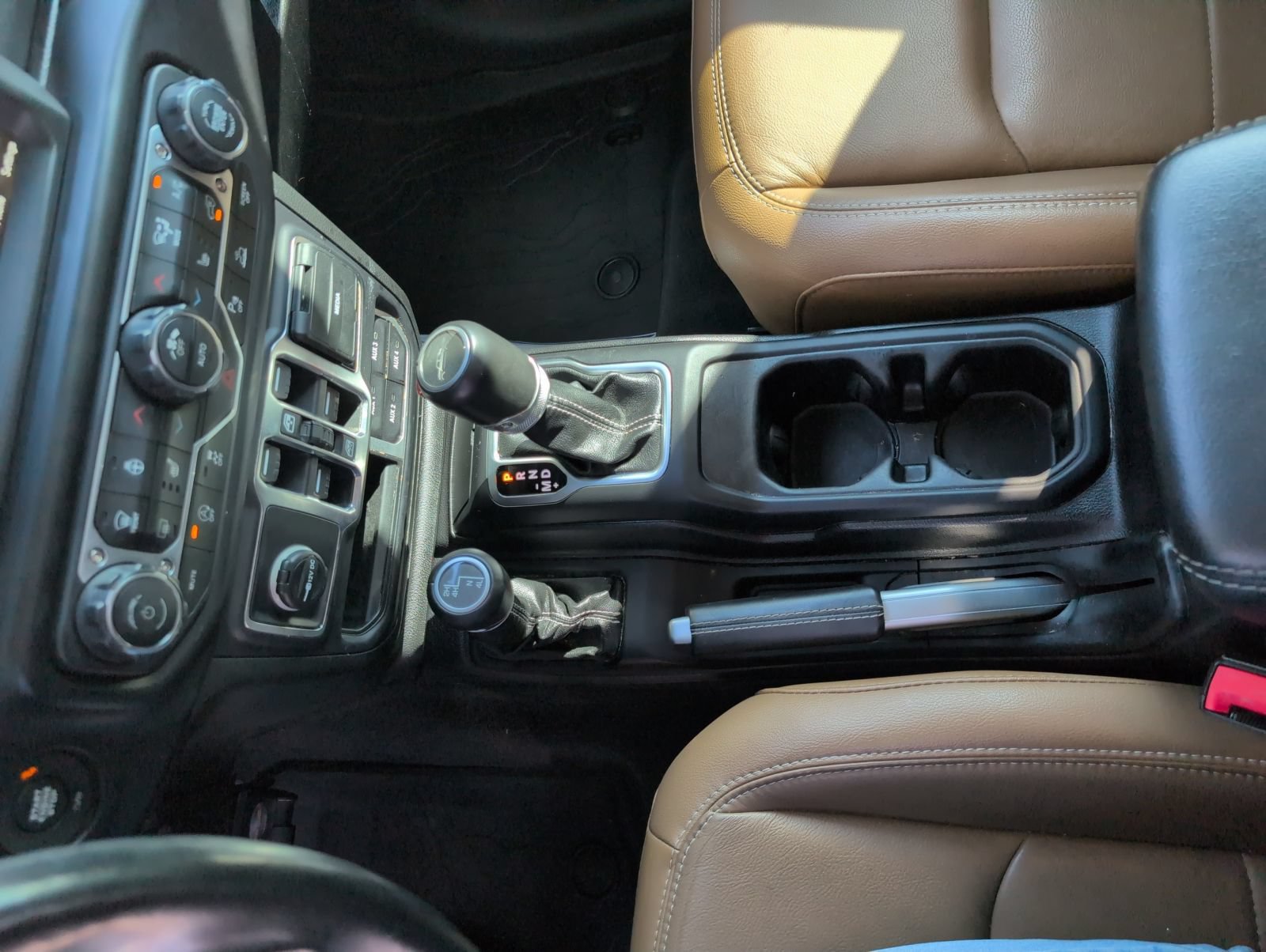 Used 2020 Jeep Gladiator Overland AWD/4WD image 15