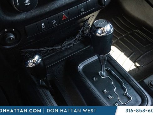 Used 2015 Jeep Wrangler Unlimited Rubicon AWD/4WD image 9