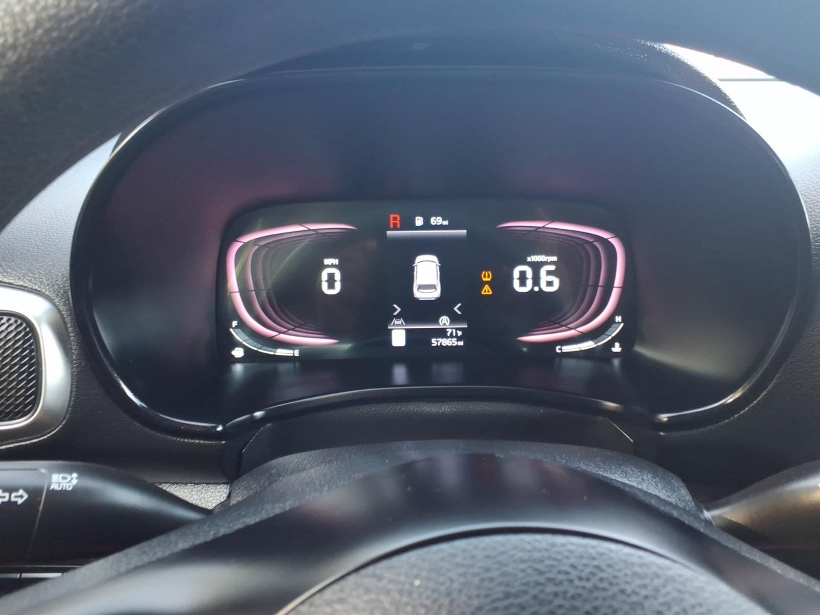 Used 2024 Kia Soul LX w/ LX Technology Package FWD image 23