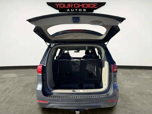 Used 2017 Kia Sedona LX w/ LX Essentials Premium Package FWD image 10