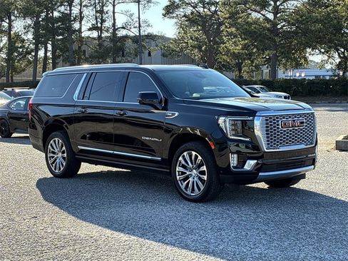 Used 2023 GMC Yukon XL Denali w/ Advanced Technology Package image 9