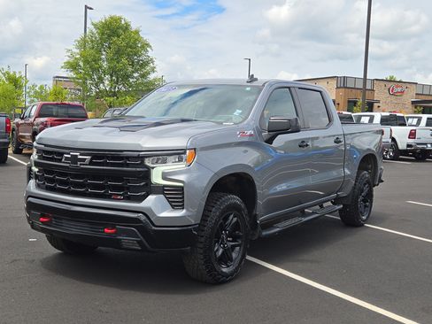 Used 2023 Chevrolet Silverado 1500 LT Trail Boss AWD/4WD image 2
