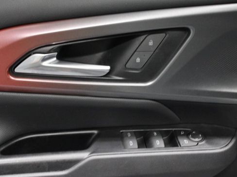 Used 2024 Chevrolet Equinox EV RS FWD image 25