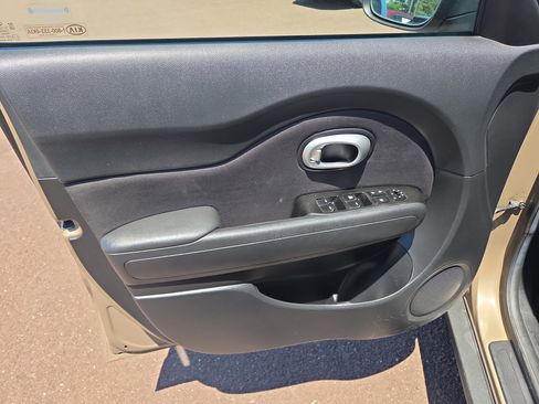 Used 2015 Kia Soul FWD image 14