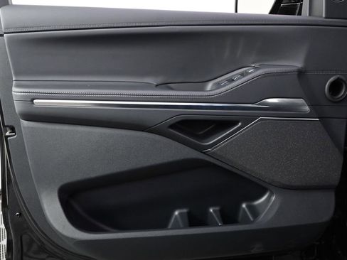 New 2026 Lincoln Navigator Reserve AWD/4WD image 23