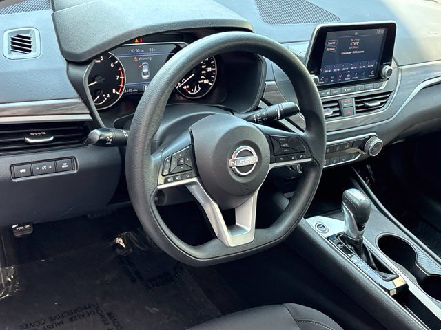 Used 2025 Nissan Altima 2.5 SV FWD image 11