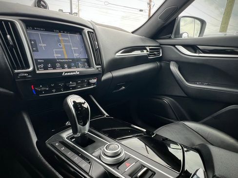 Used 2017 Maserati Levante image 48