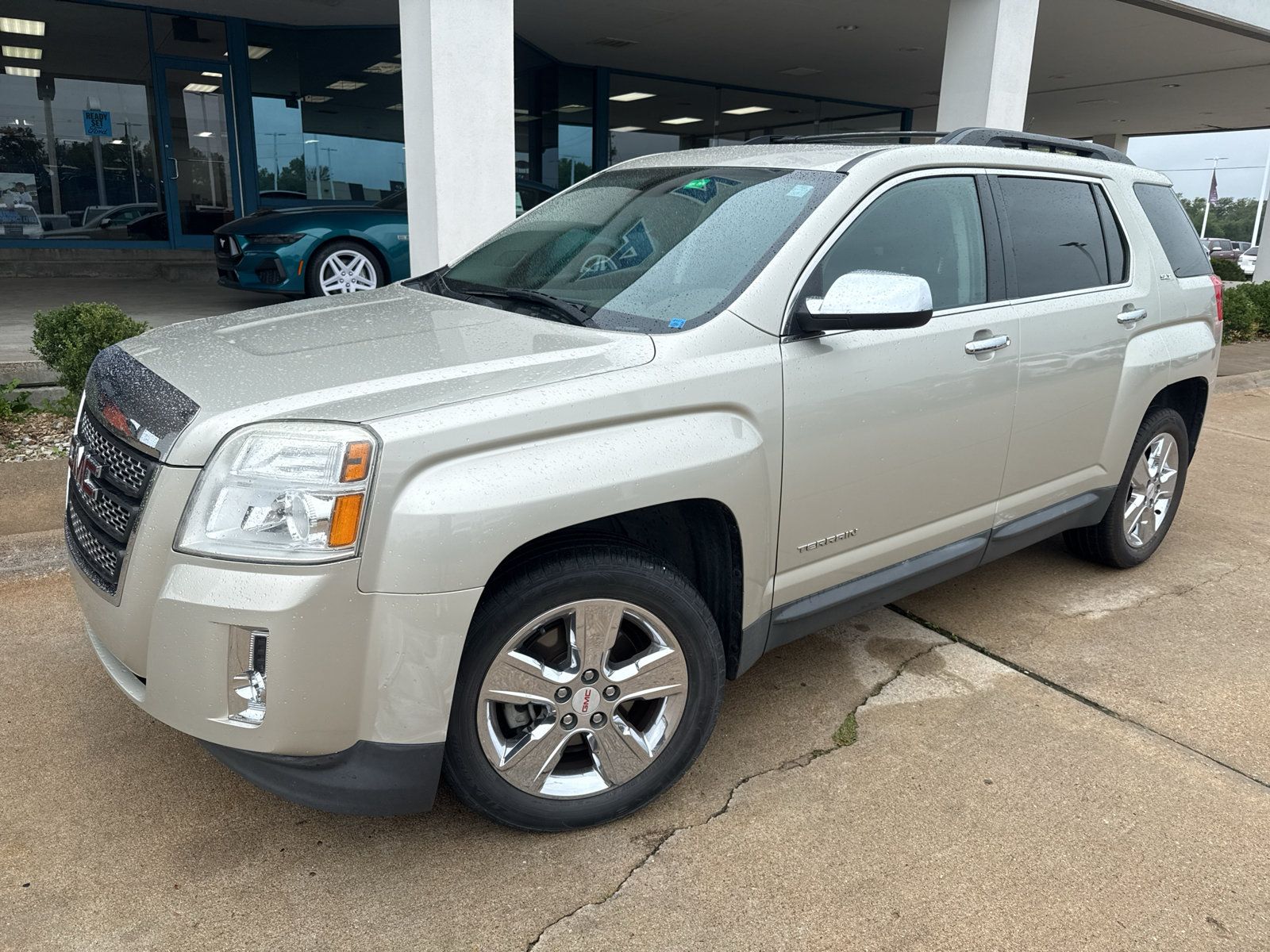 Used 2015 GMC Terrain SLT w/ Chrome Edition FWD image 2