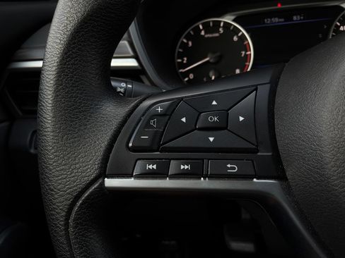 Used 2025 Nissan Altima 2.5 SV FWD image 32