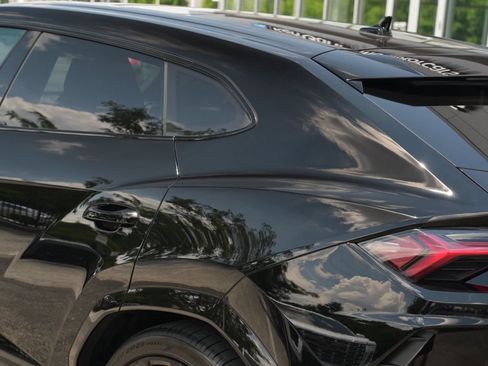Used 2022 Lamborghini Urus AWD/4WD image 12