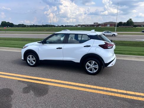Used 2025 Nissan Kicks Play S FWD image 7