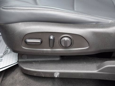 Used 2019 Buick Enclave Essence FWD image 29