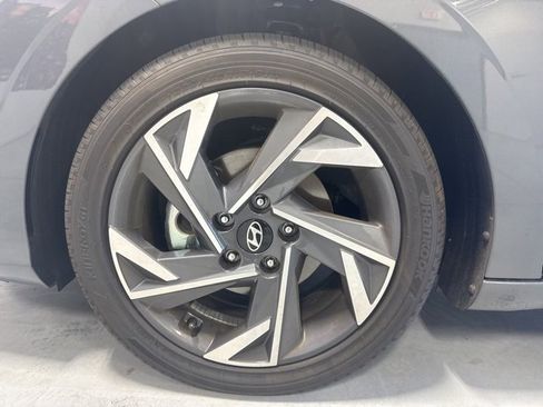 Certified 2025 Hyundai Elantra Limited image 11