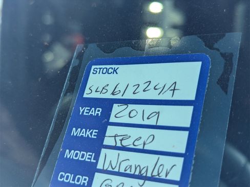 Used 2019 Jeep Wrangler Unlimited Rubicon w/ LED Lighting Group image 4