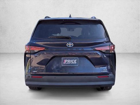 Used 2022 Toyota Sienna XLE w/ XLE Plus Package AWD/4WD image 6