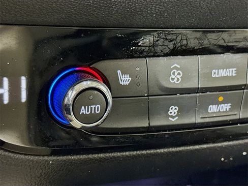 Used 2024 Buick Enclave Essence image 17