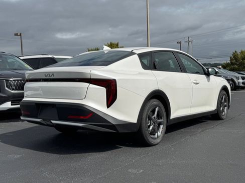 New 2025 Kia K4 LXS image 3