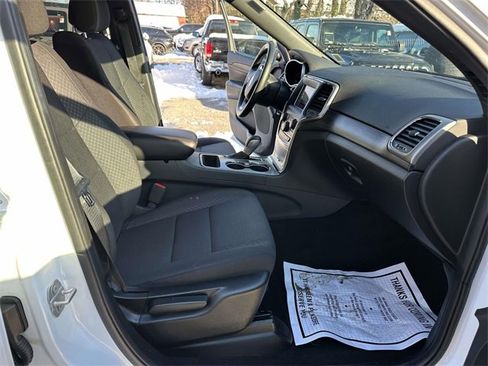 Certified 2019 Jeep Grand Cherokee Laredo image 24