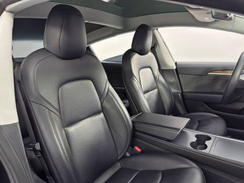 Used 2022 Tesla Model 3 Standard Range image 37