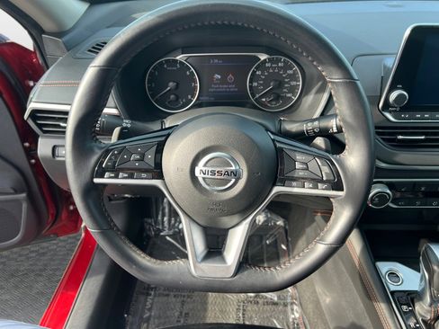 Used 2021 Nissan Altima 2.5 SR w/ SR Premium Package image 13