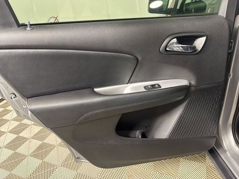 Used 2019 Dodge Journey SE w/ Connectivity Group image 25