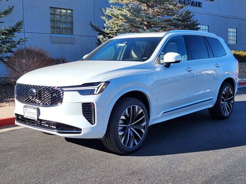 New 2026 Volvo XC90 T8 Plus w/ Protection Package Premier image 4