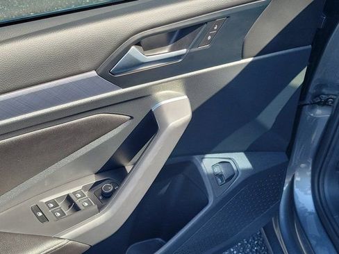 Used 2023 Volkswagen Jetta SE w/ Panoramic Sunroof Package FWD image 16