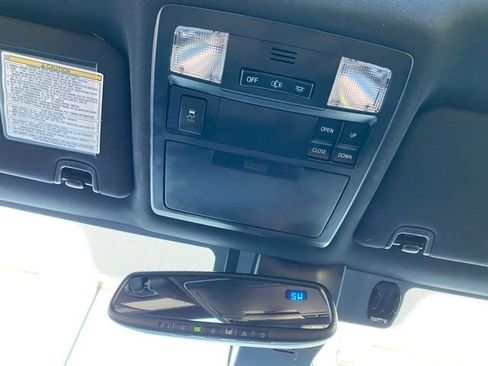 Used 2018 Toyota Tacoma Limited image 23