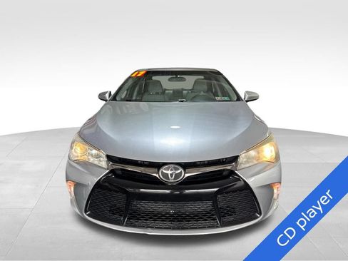 Used 2017 Toyota Camry SE FWD image 2