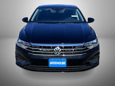 Used 2019 Volkswagen Jetta SE FWD image 2