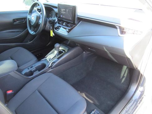 Used 2025 Toyota Corolla LE FWD image 11