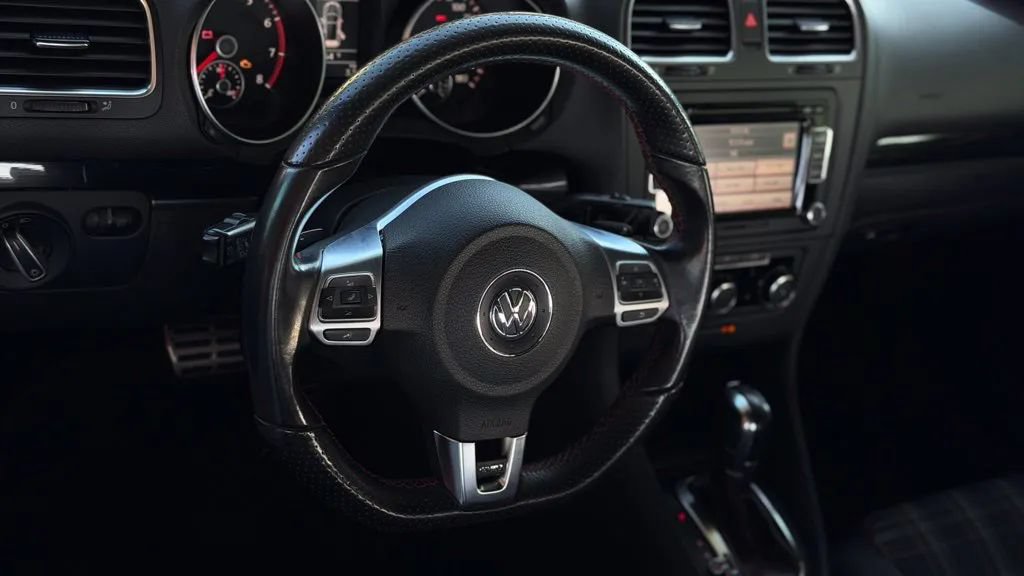 Used 2011 Volkswagen GTI 4-Door FWD image 37