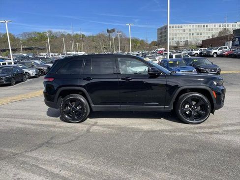 Certified 2023 Jeep Grand Cherokee Altitude AWD/4WD image 7