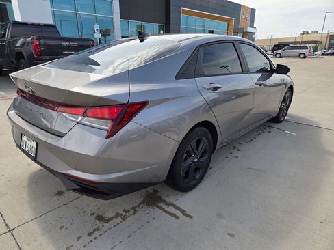 Used 2023 Hyundai Elantra SEL FWD image 3