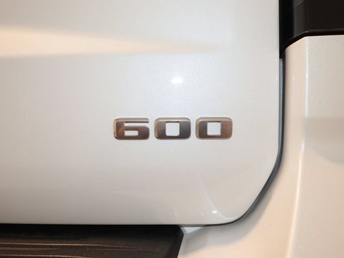 Used 2025 Cadillac Escalade ESV Sport w/ Touring Package AWD/4WD image 38